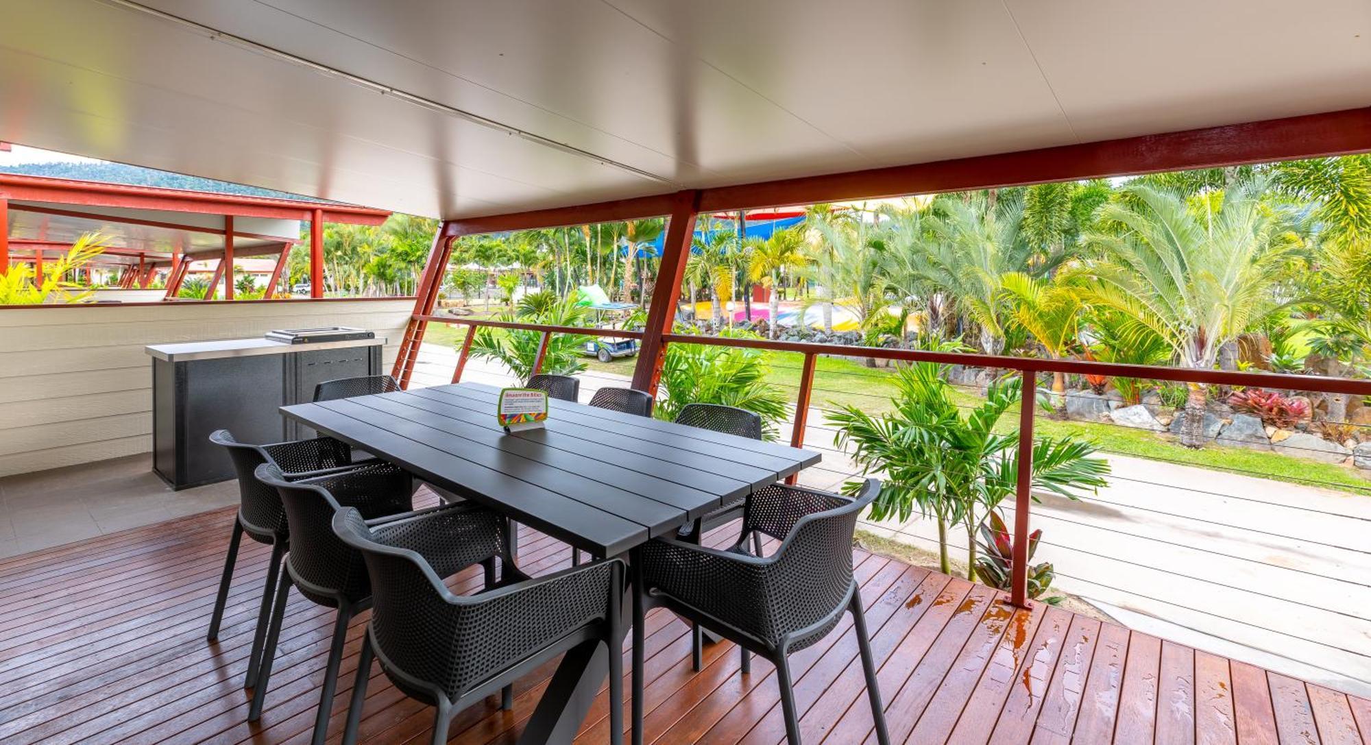 Big4 Adventure Whitsunday Resort Airlie Beach Bagian luar foto